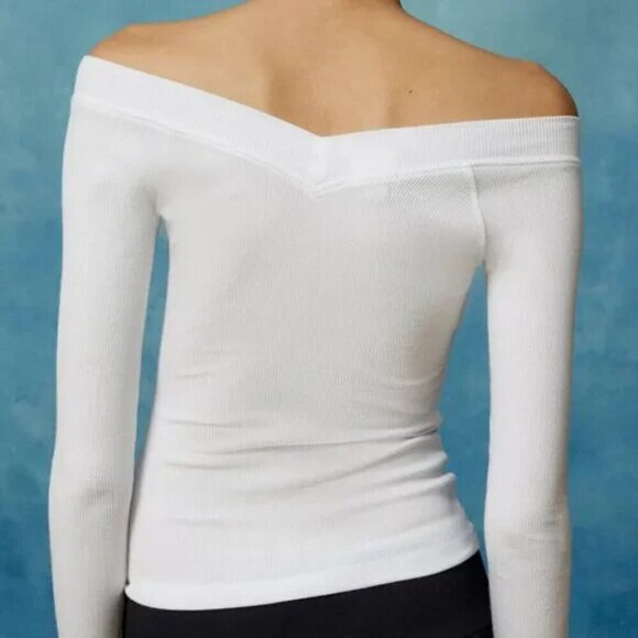 NWT Urban Outfitters BDG Shannen Off The Shoulder Long Sleeve White Tee - Picture 2 of 5